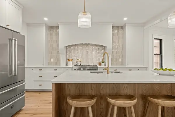 23 College Hill Rd #1, Somerville, MA 02144