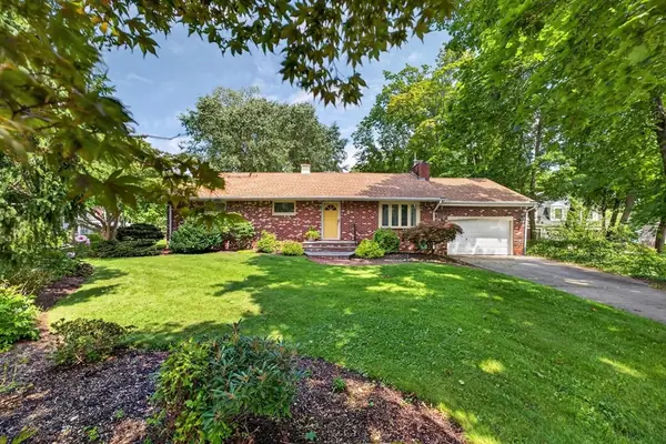 61 Highland Avenue, Dartmouth, MA 02747