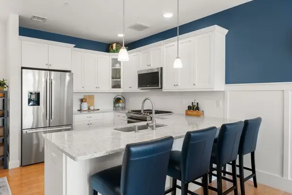 1 Mariners Way #207, Plymouth, MA 02360