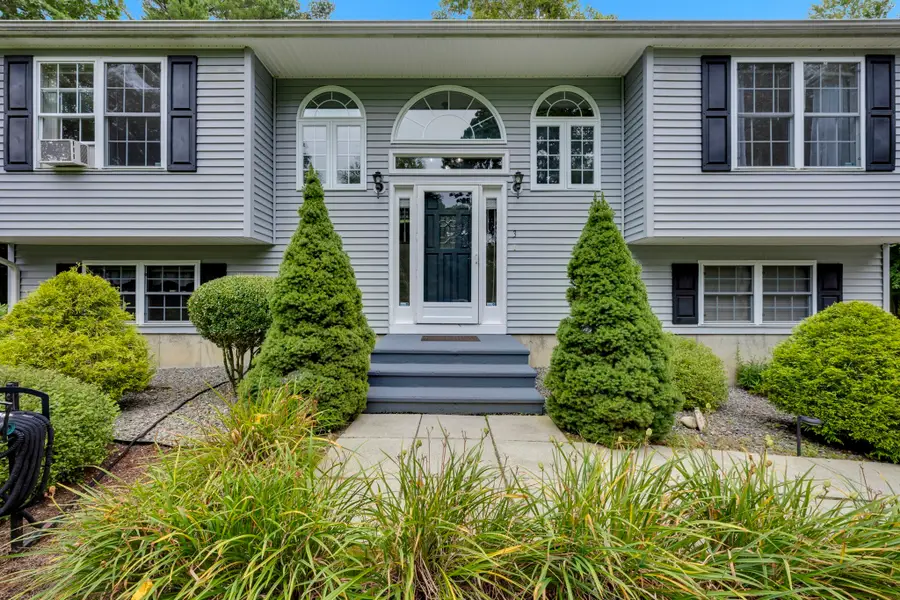 3 Laurel St, Hubbardston, MA 01452 - #3
