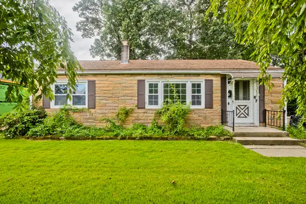 67 Warwick Rd, Chicopee, MA 01020