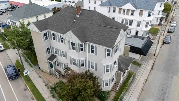 1025 Globe St, Fall River, MA 02724