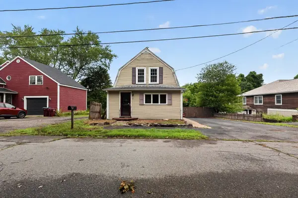 15 Hillside Ave, Middleboro, MA 02346