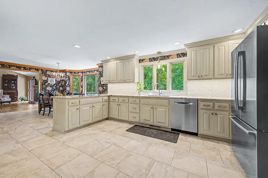 8 Erika Dr, Hopkinton, MA 01748 - #3
