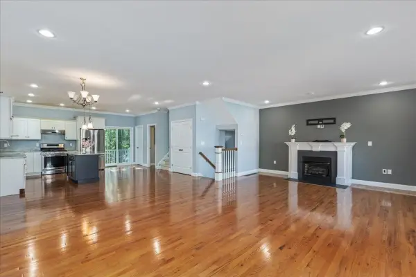 52 Compass Pt #52, North Andover, MA 01845