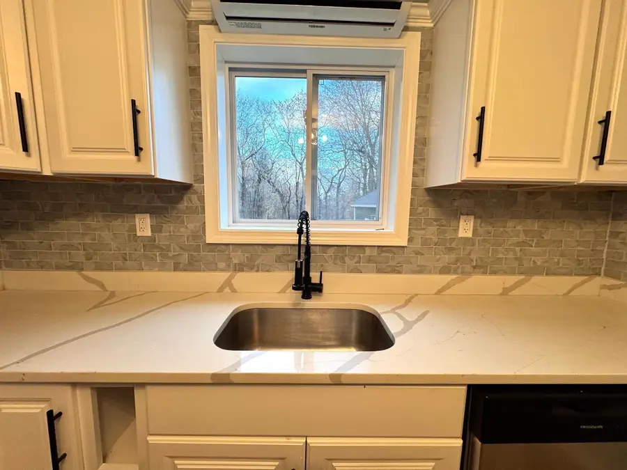 9 Idalla Ave, Worcester, MA 01606 - #3