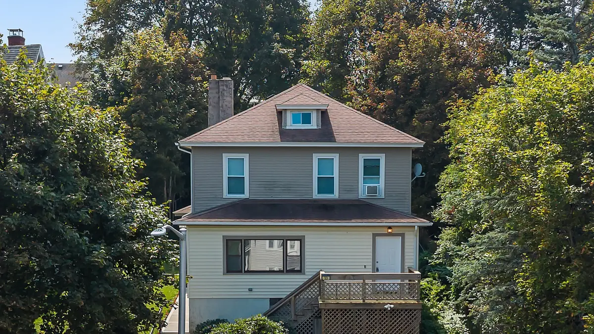 33 Clearview Ave, Worcester, MA 01605 - #1