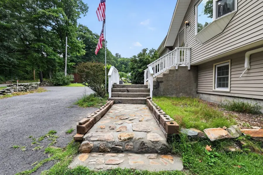 350 Se Main St, Douglas, MA 01516 - #2
