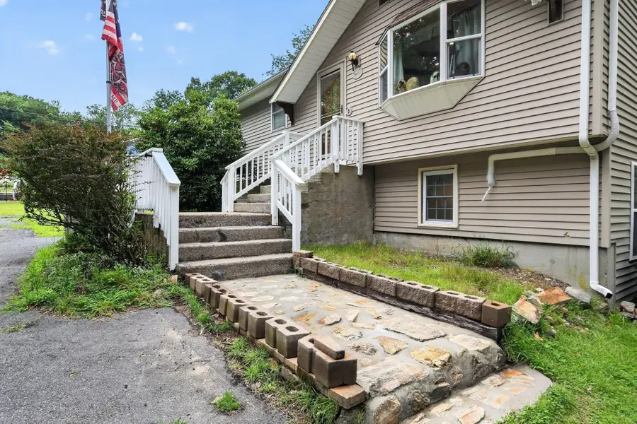 350 Se Main St, Douglas, MA 01516 - #3