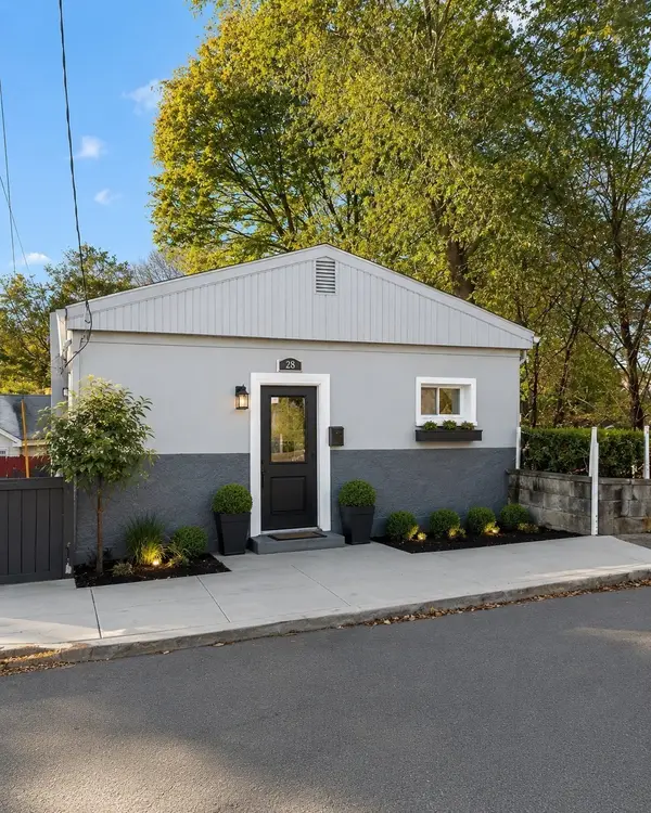 28 Warren St, Peabody, MA 01960
