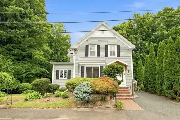 8 Charles St, Stoneham, MA 02180