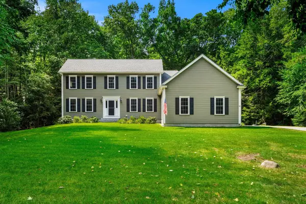 14 Village Rd, Pepperell, MA 01463