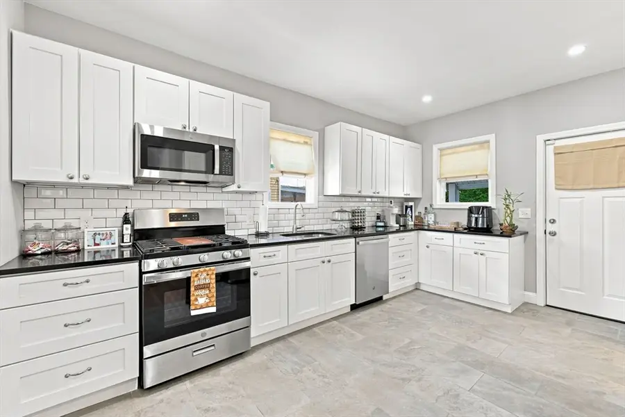 93 Parker St, Chelsea, MA 02150 - #3