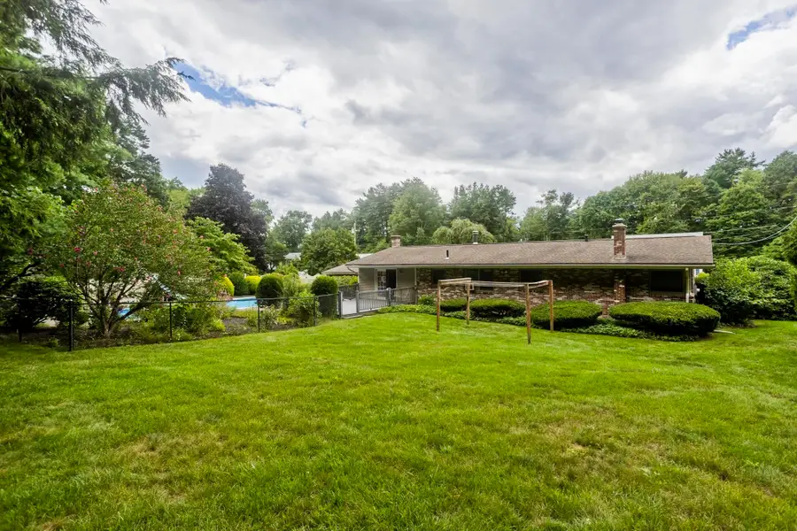 14 Sunset Dr, Turners Falls, MA 01376 - #3