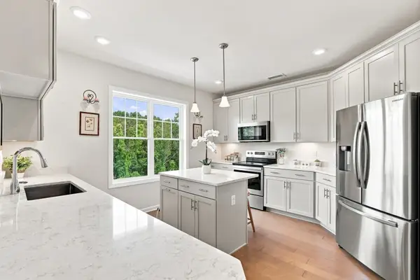 4 Francis Dr #412, Andover, MA 01810