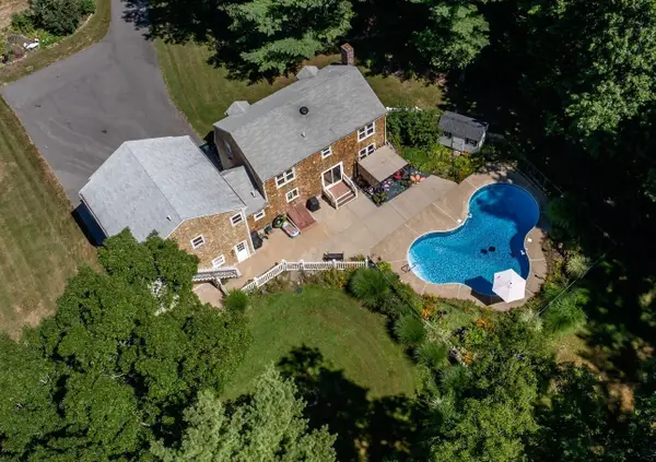 10 Brenrae Dr, Middleboro, MA 02346