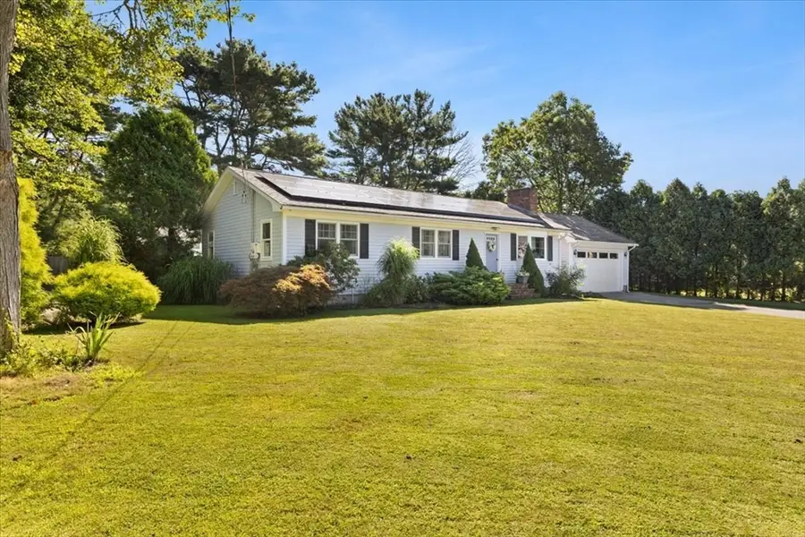 16 Green Meadow Dr, Acushnet, MA 02743 - #3