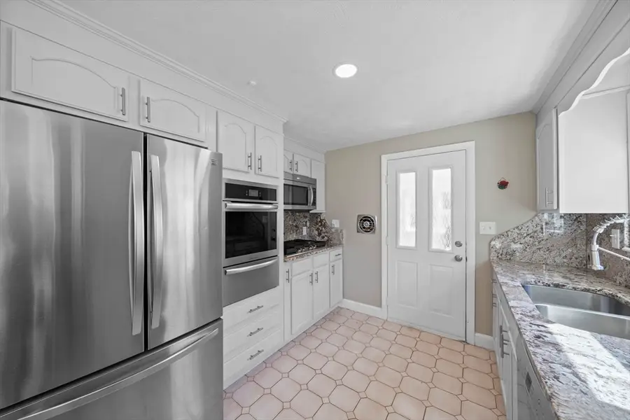 11 Virginia Cir, Randolph, MA 02368 - #2