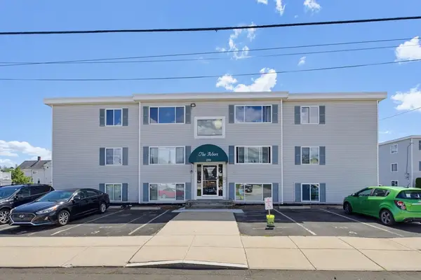 239 Glasgow St #1, Fall River, MA 02721