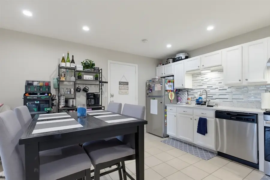 239 Glasgow St #1, Fall River, MA 02721 - #3