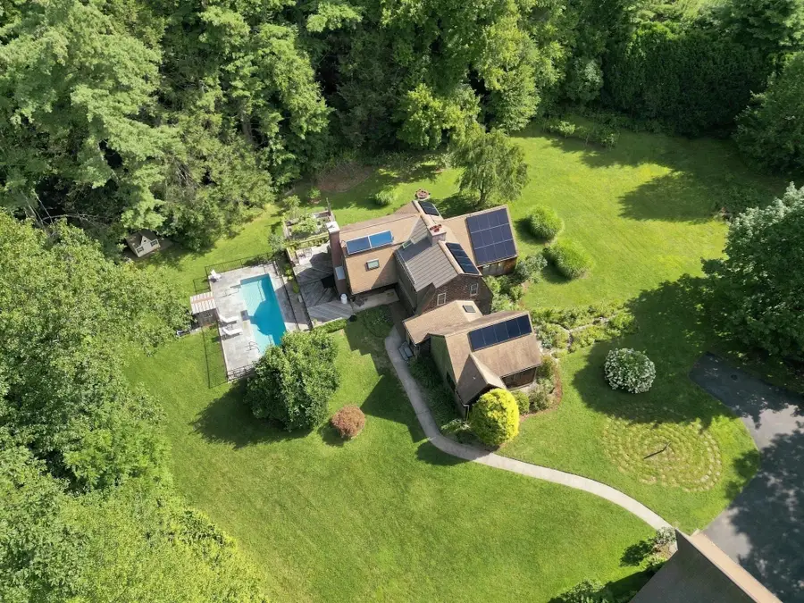 6 Brittany Lane, Easthampton, MA 01027 - #2