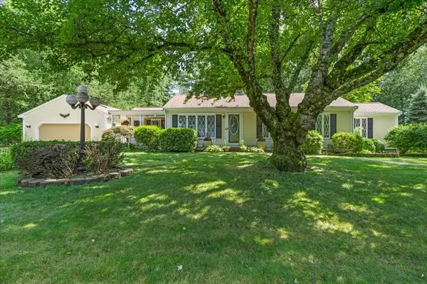28 Lawrence Rd, Halifax, MA 02338