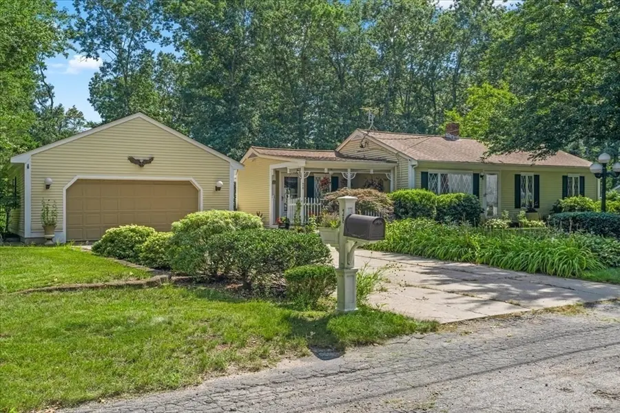 28 Lawrence Rd, Halifax, MA 02338 - #3