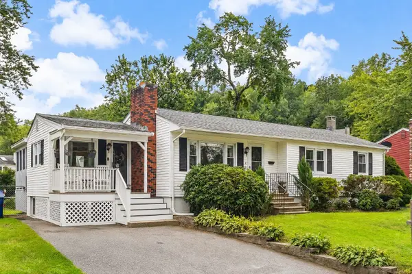 28 Lillian Ter, Dracut, MA 01826