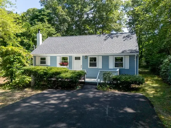 46 Lake Shore Dr, Falmouth, MA 02536