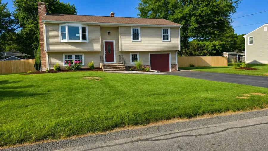 128 Evergreen Dr, Swansea, MA 02777 - #3