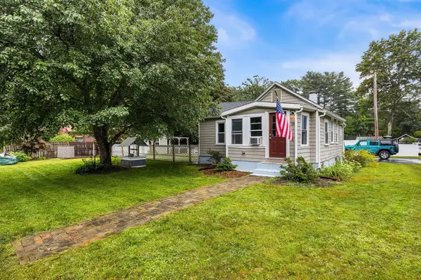 38 Lynnbrook Ave, Taunton, MA 02780