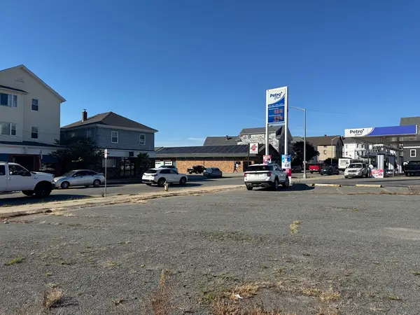 1732 S Main St, Fall River, MA 02724