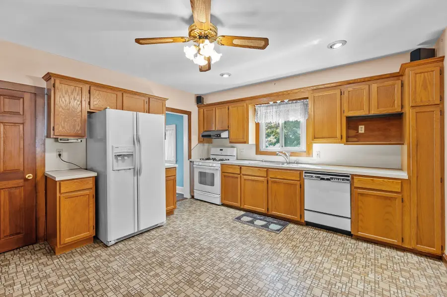 64 Locust St, Danvers, MA 01923 - #3
