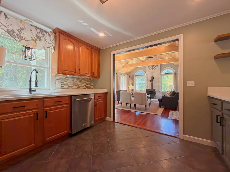 476 Pelham Rd, Dracut, MA 01826 - #3