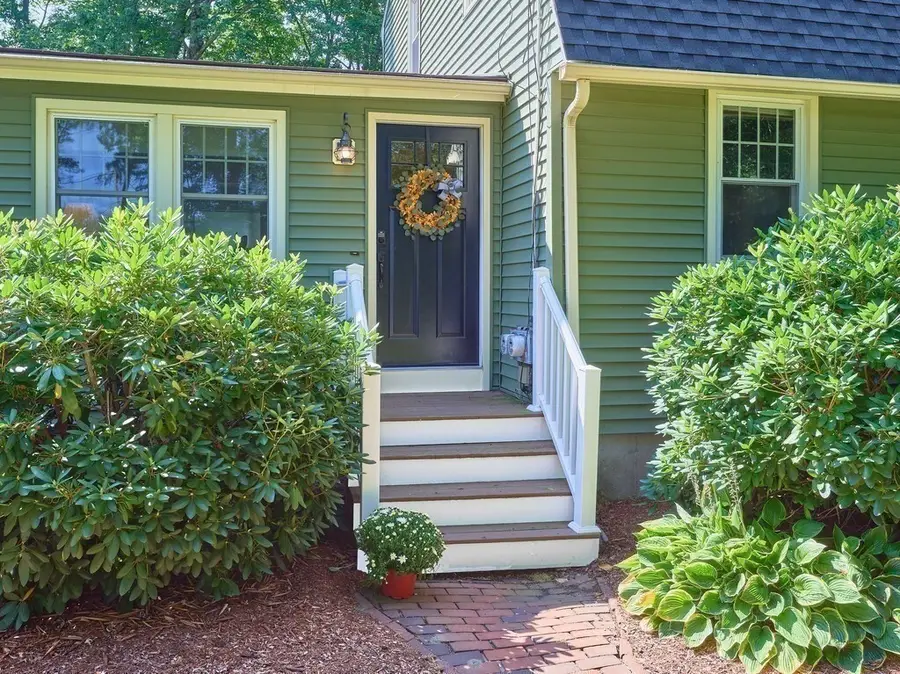 69 Walnut St, Upton, MA 01568 - #3