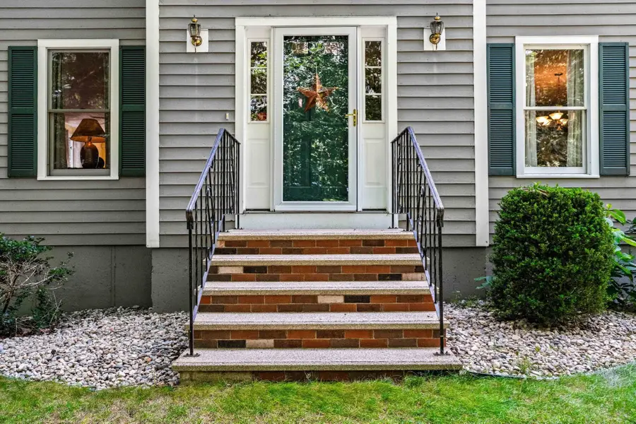 4 Mulberry Street, Groveland, MA 01834 - #3