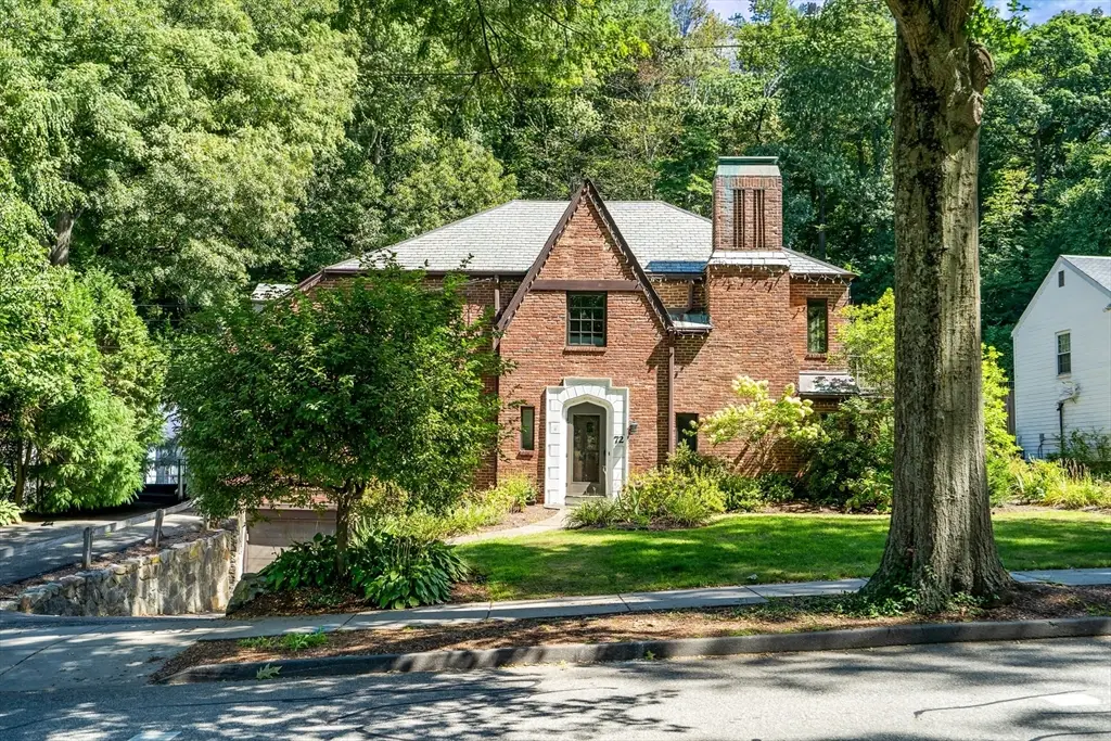 72 Beverly Rd, Chestnut Hill, MA 02467 - #1