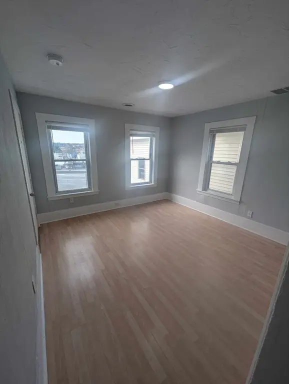 17 Ward St, Worcester, MA 01610 - #3