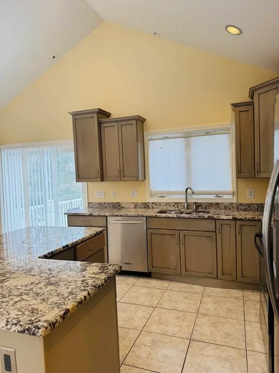 1015 Forbes St, New Bedford, MA 02745 - #3