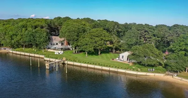 30 Overland Rd, Mashpee, MA 02649