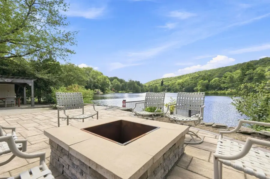 102 Lakeside Dr, Monson, MA 01057 - #3