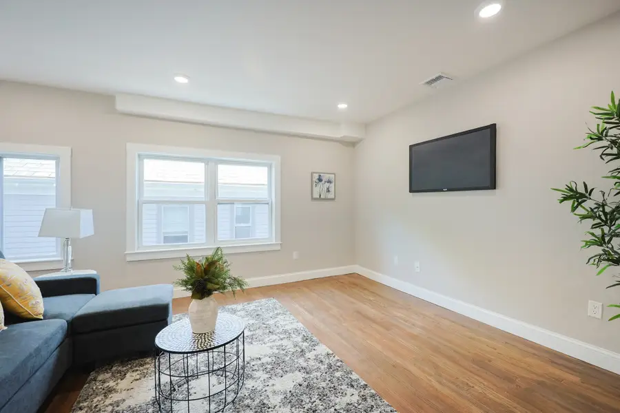 11 Watson St #2, Somerville, MA 02144 - #3