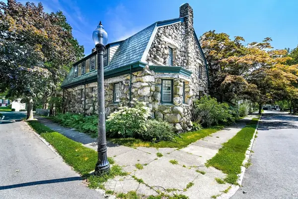30 Arnold Place, New Bedford, MA 02740