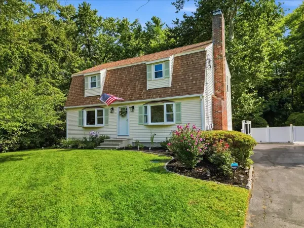 77 Briar Rd, Taunton, MA 02780