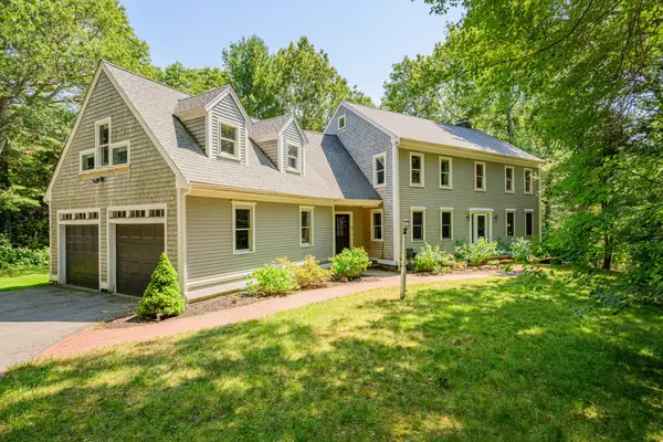 3 Sleepy Hollow Ln, Sandwich, MA 02563