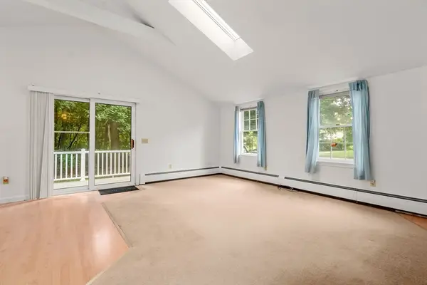 12 Winifred Ave, Worcester, MA 01602