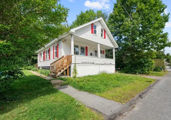 8 Wickman Dr, Gardner, MA 01440