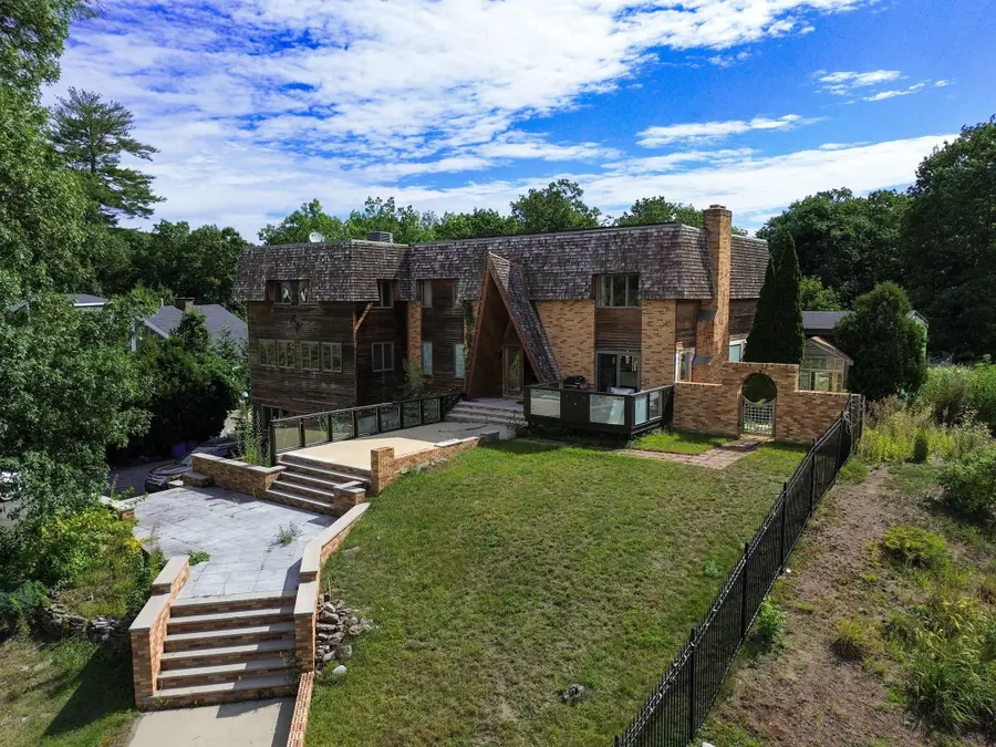 12 Oakridge Dr, Saugus, MA 01906 - #3