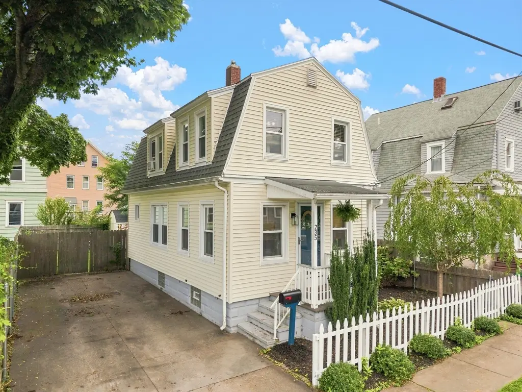235 Tremont St, New Bedford, MA 02740 - #1