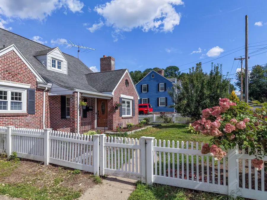 115 Saint James Ave, Chicopee, MA 01020 - #2